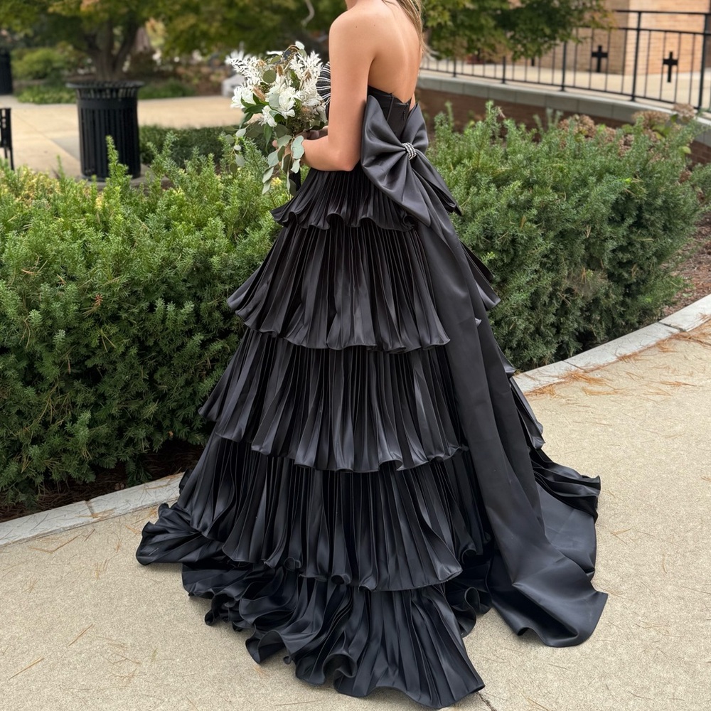 Black tiered prom dress Portia & Scarlett size 0